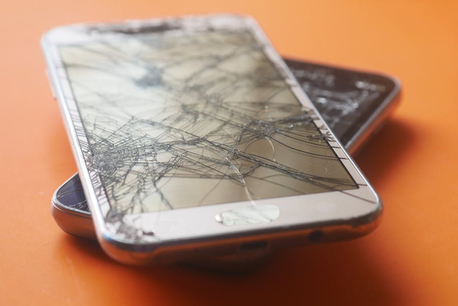 Pantalla de teléfono fracturada